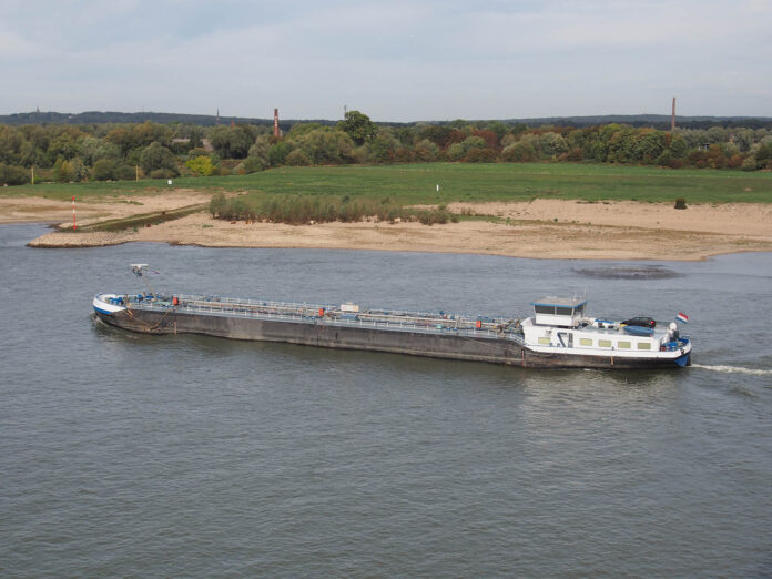 Schip Rijn foto Alf van Beem Wikimedia Commons