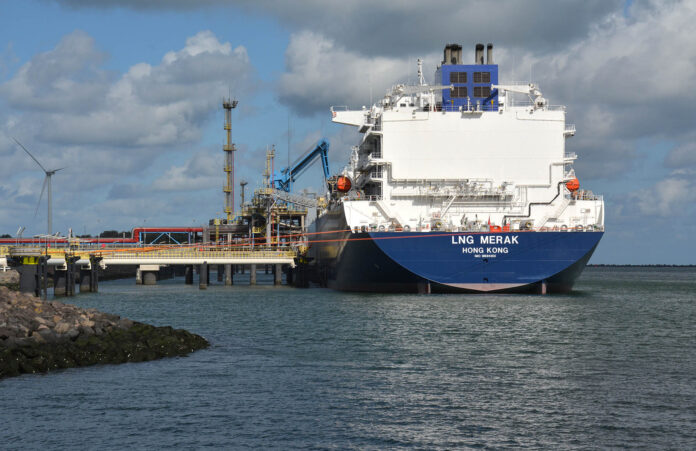 LNG overslag Rotterdam web MD9_3143 LNG-tanker Rotterdam