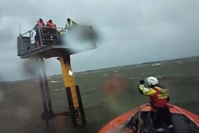 KNRM matrozen redding redding op IJsselmeer