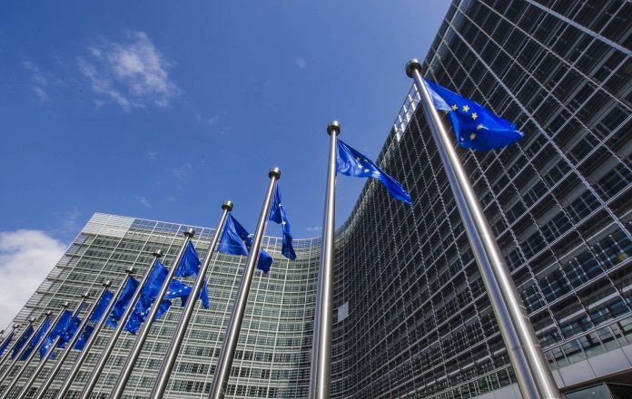 Vlaggen voor gebouw Europese Commissie