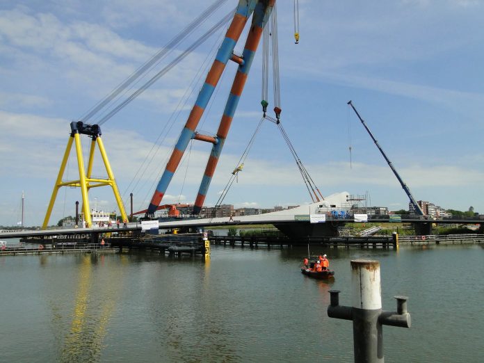 plaatsing Prins Clausbrug over het Wantij