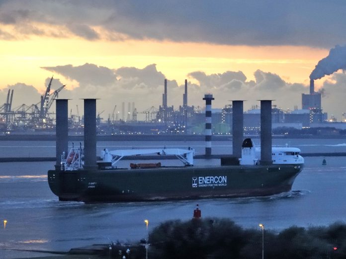 E-Ship foto Piet van Dijk 1800
