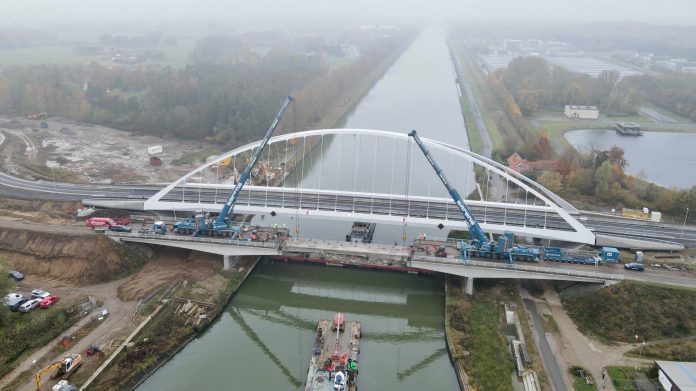 Vlaamse Waterweg oude en nieuwe brug Oelegem