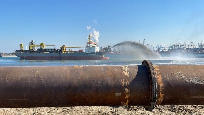 Opspuiten-Maasvlakte-2-foto-Steven-de-Mos-Havenbedrijf-Rotterdam