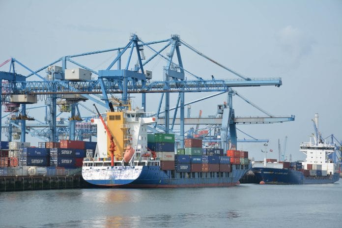 Rotterdam containers transhipment