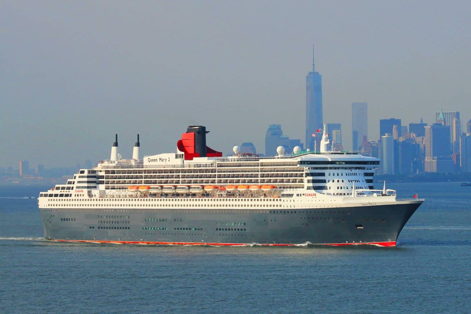 Queen Mary 2 weer in Rotterdam Binnenvaartkrant