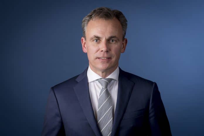 25Voorpag Toekomst Mark Harbers liggend