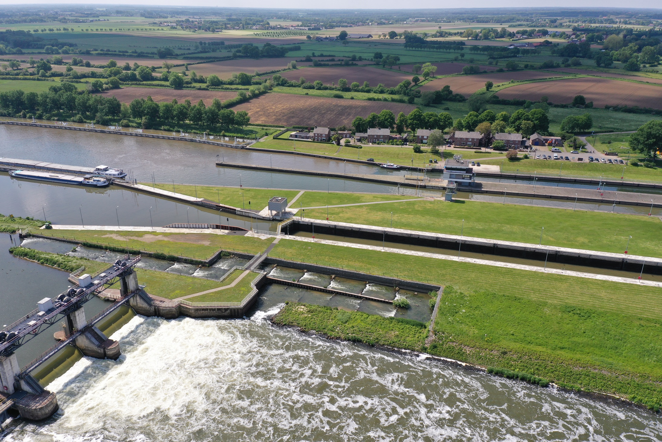 Eerste fase groot onderhoud Stuw Sambeek afgerond